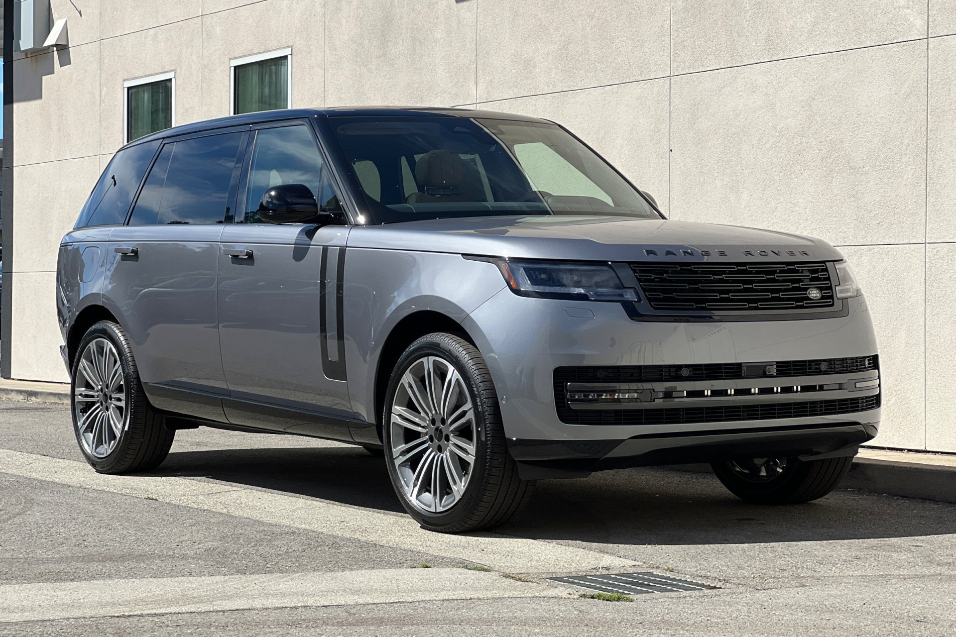 New 2026 Eiger Grey Land Rover SE image 9