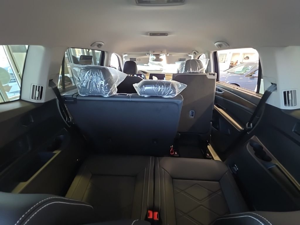 2026 Volkswagen Atlas SE w/Tech - Photo 32