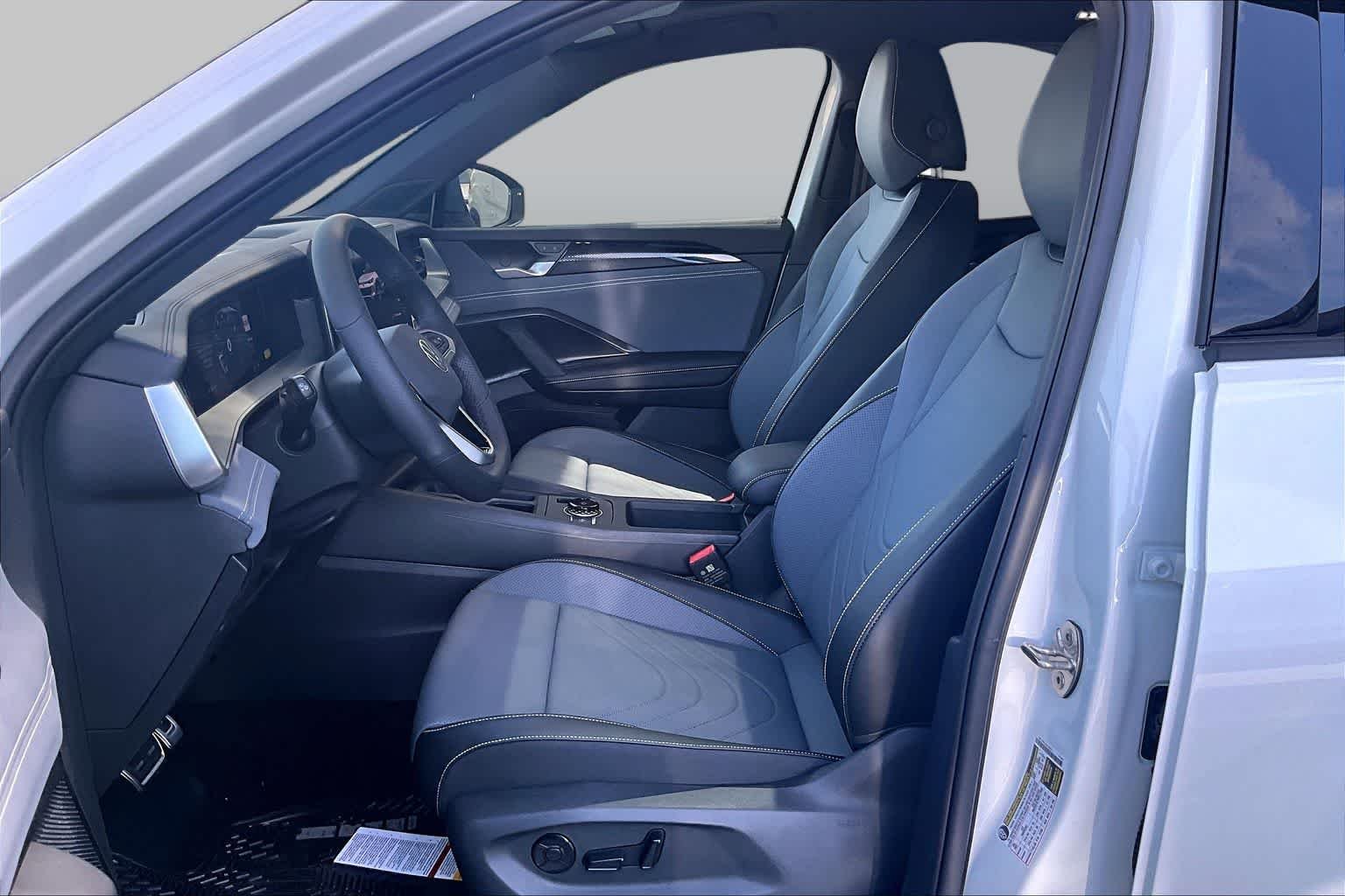 New 2026 Opal White Pear Volkswagen 2.0T SE R-Line Black image 9
