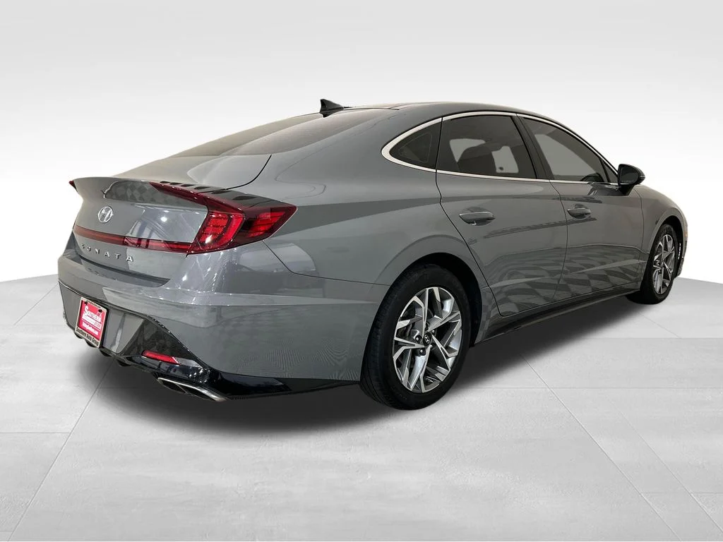 Used 2022 Gray Hyundai SEL image 5