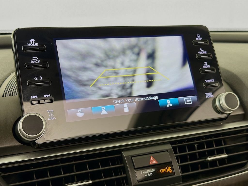 Used 2022 Lunar Silver Metallic Honda Touring image 14
