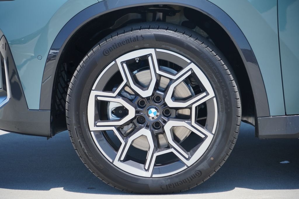 New 2026 Cape York Green Metallic BMW xDrive28i image 5