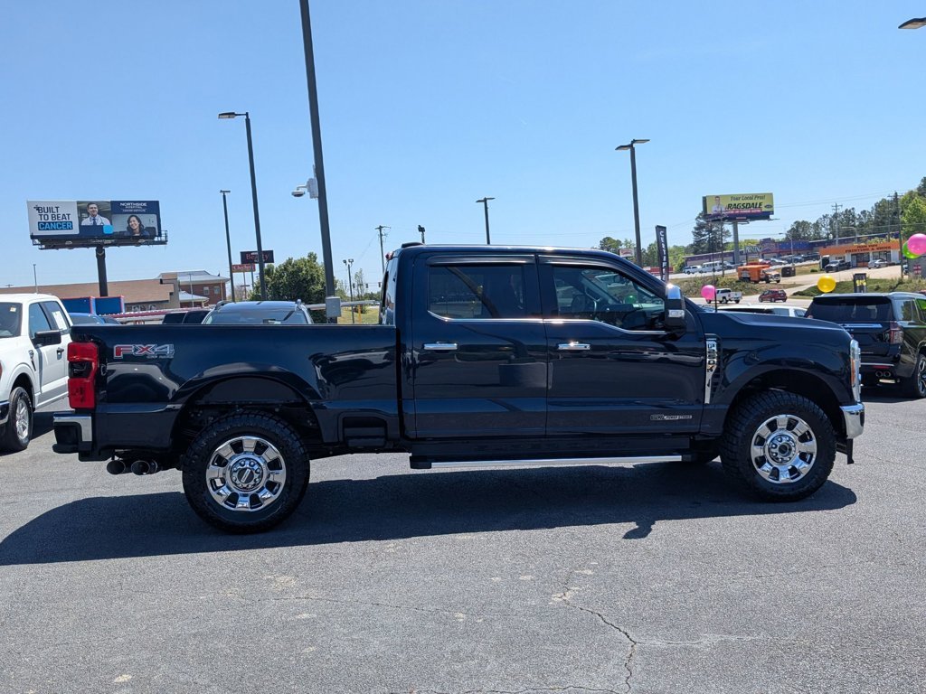 Used 2023  Ford LARIAT image 4