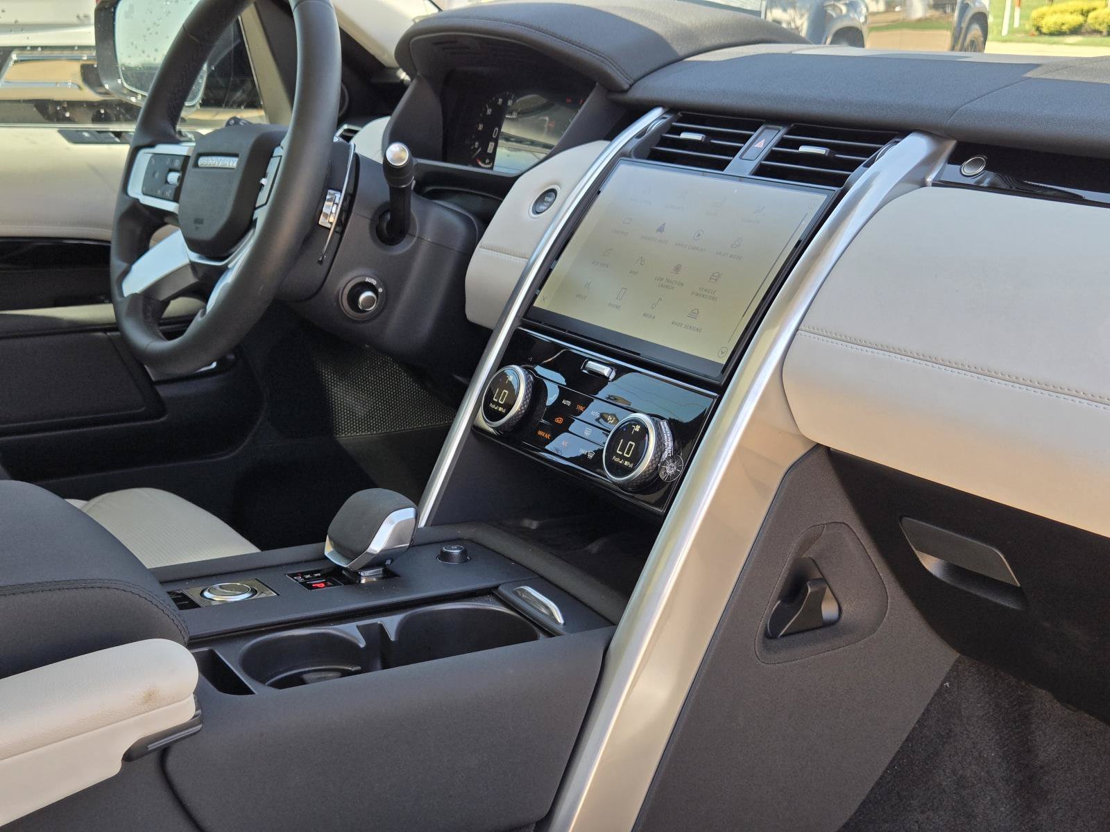 Used 2025 Black Land Rover S image 42