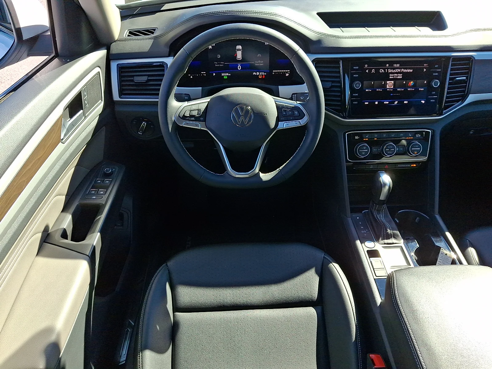 2022 Volkswagen Atlas SE w/Tech - Photo 14
