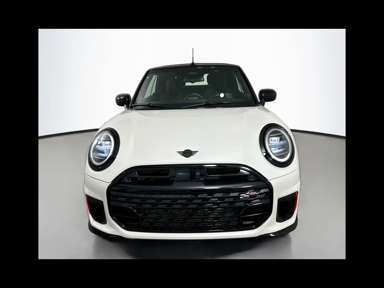 New 2026 Nanuq White Metallic MINI ICONIC image 2