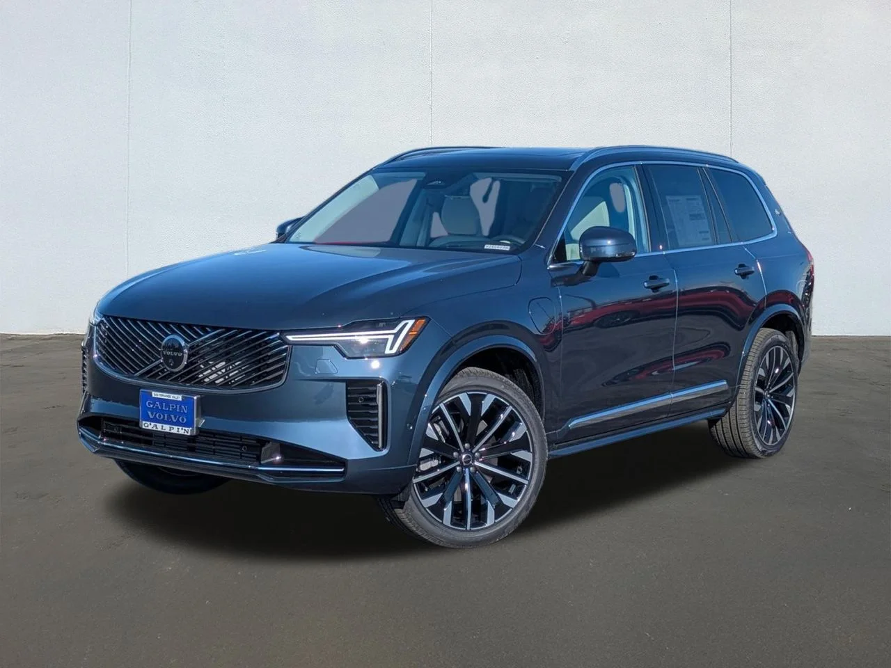 2026 Volvo XC90 T8 Recharge Ultra Bright 4WD's photo
