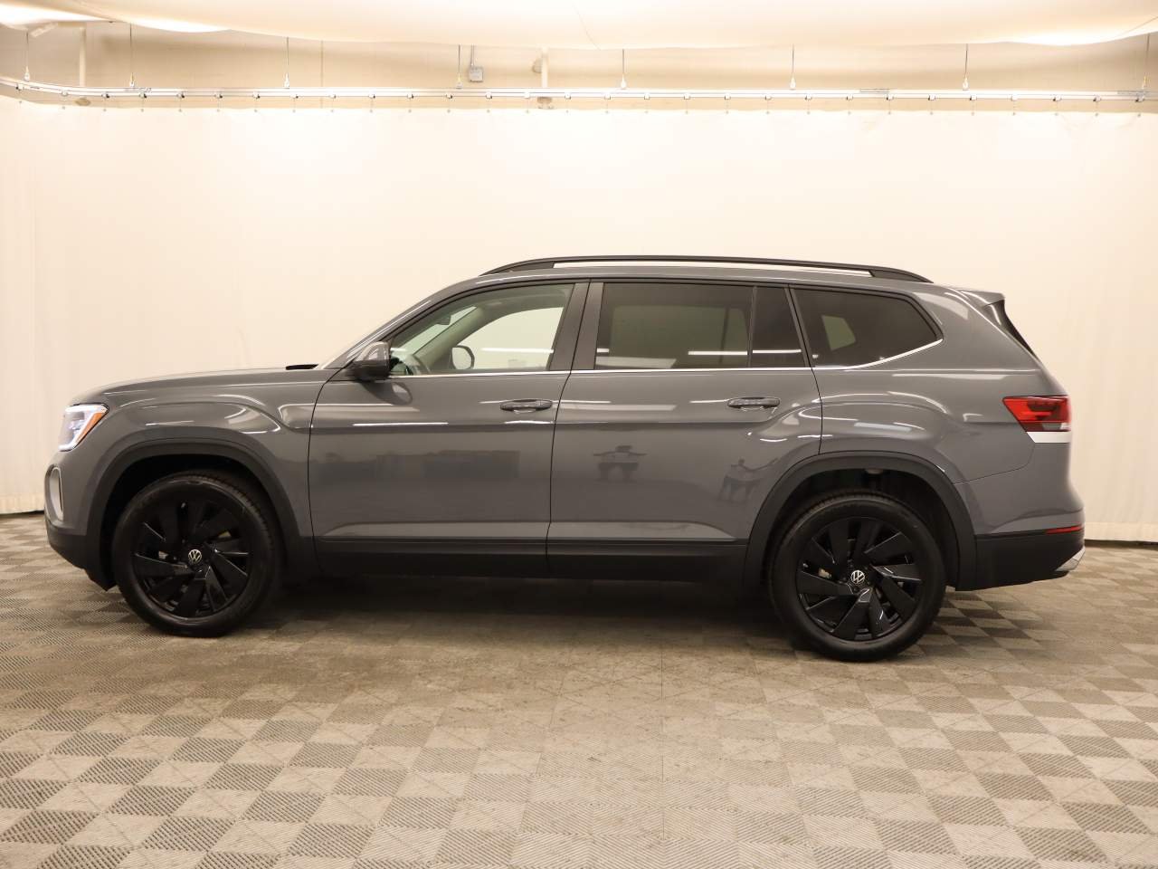 2026 Volkswagen Atlas SE w/Tech - Photo 2