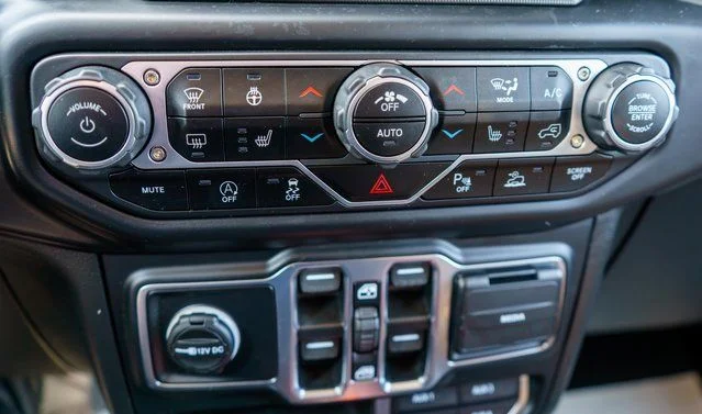 Used 2021 White Jeep Overland image 25