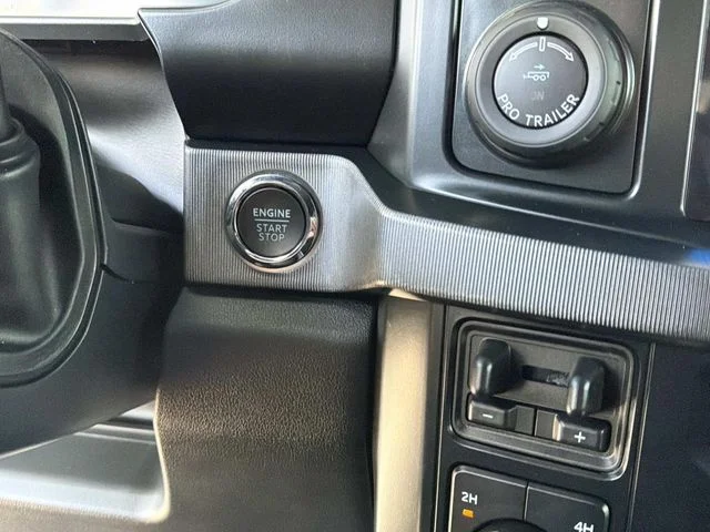 Used 2025 White Ford Platinum image 31