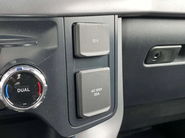 New 2025 Oxford White Ford XLT image 20