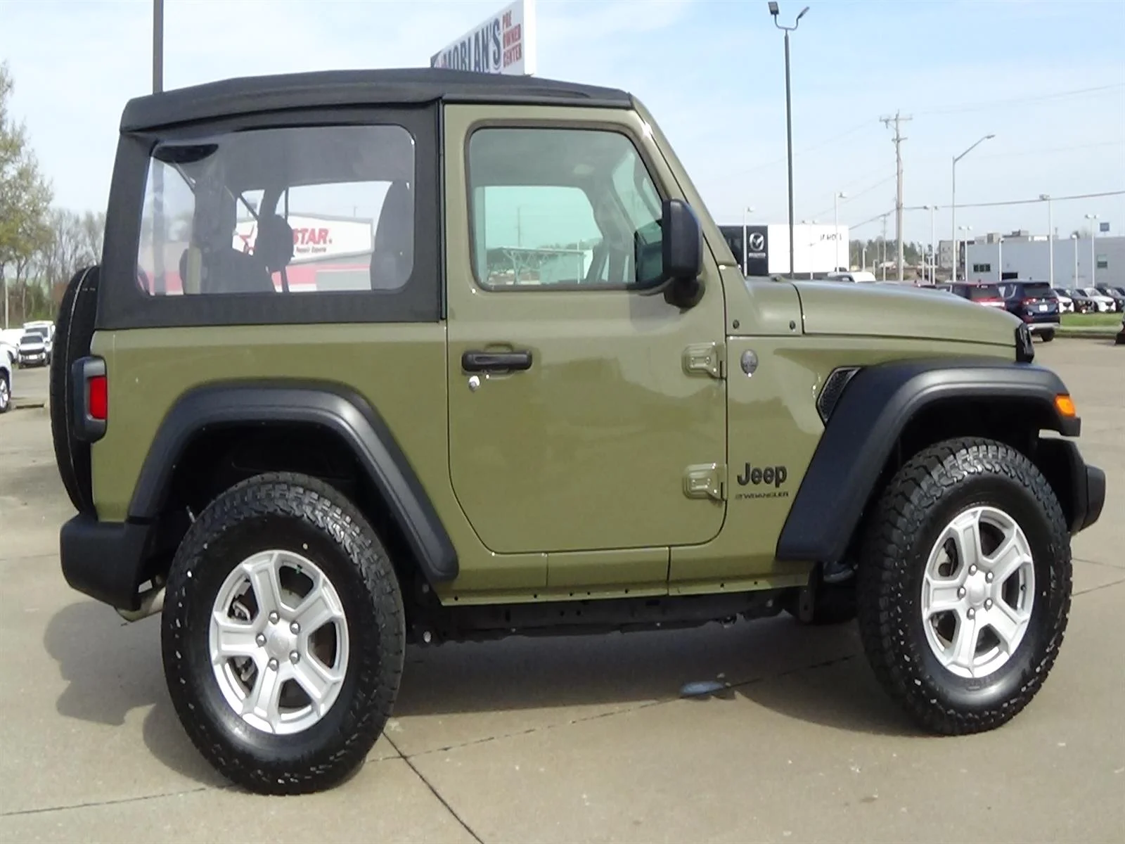 Certified Used 2025  Jeep Sport image 5