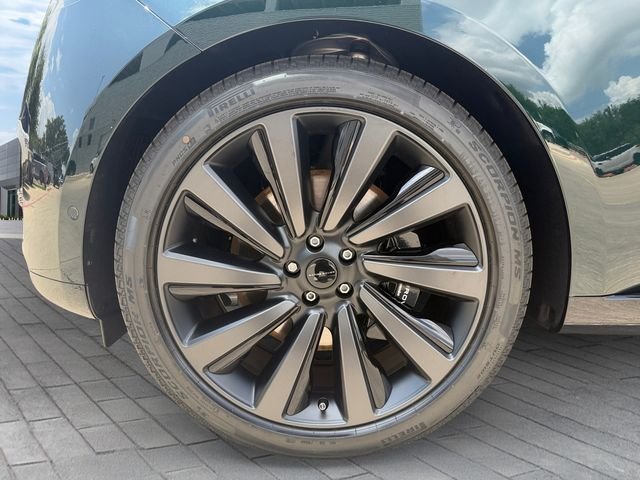 Used 2026 Green Land Rover SV image 9