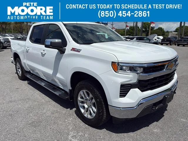 Used 2025 Summit White Chevrolet LT image 1
