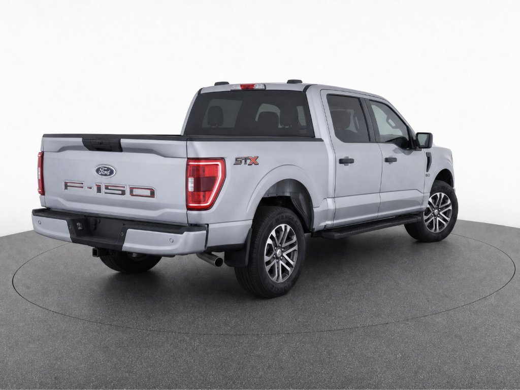 Used 2023 Iconic Silver Metallic Ford XL image 5