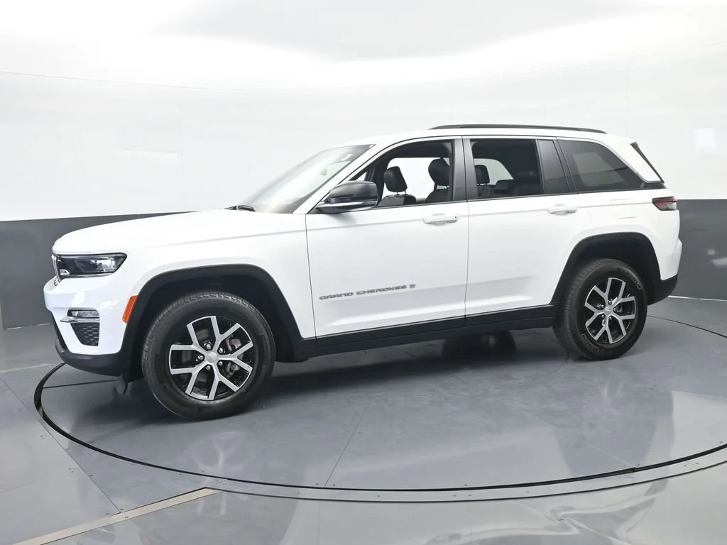 Used 2024 White Jeep Limited image 2