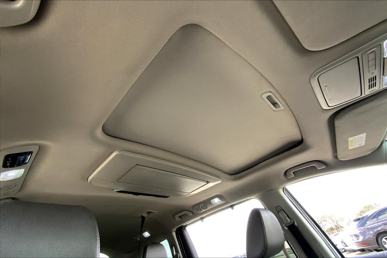 Used 2014 White Diamond Pearl Honda Touring image 14