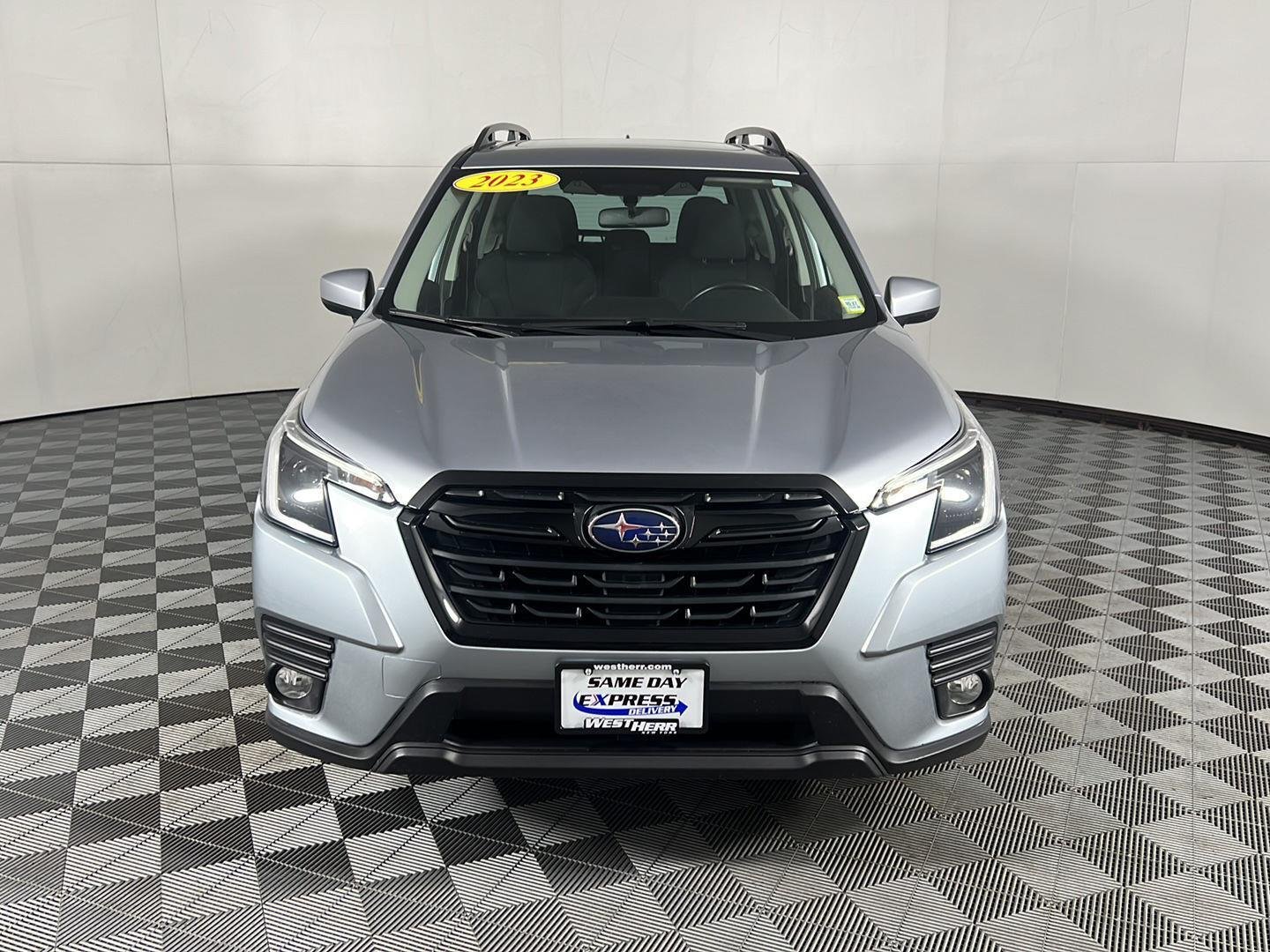 Used 2023 Ice Silver Metallic Subaru Premium image 10