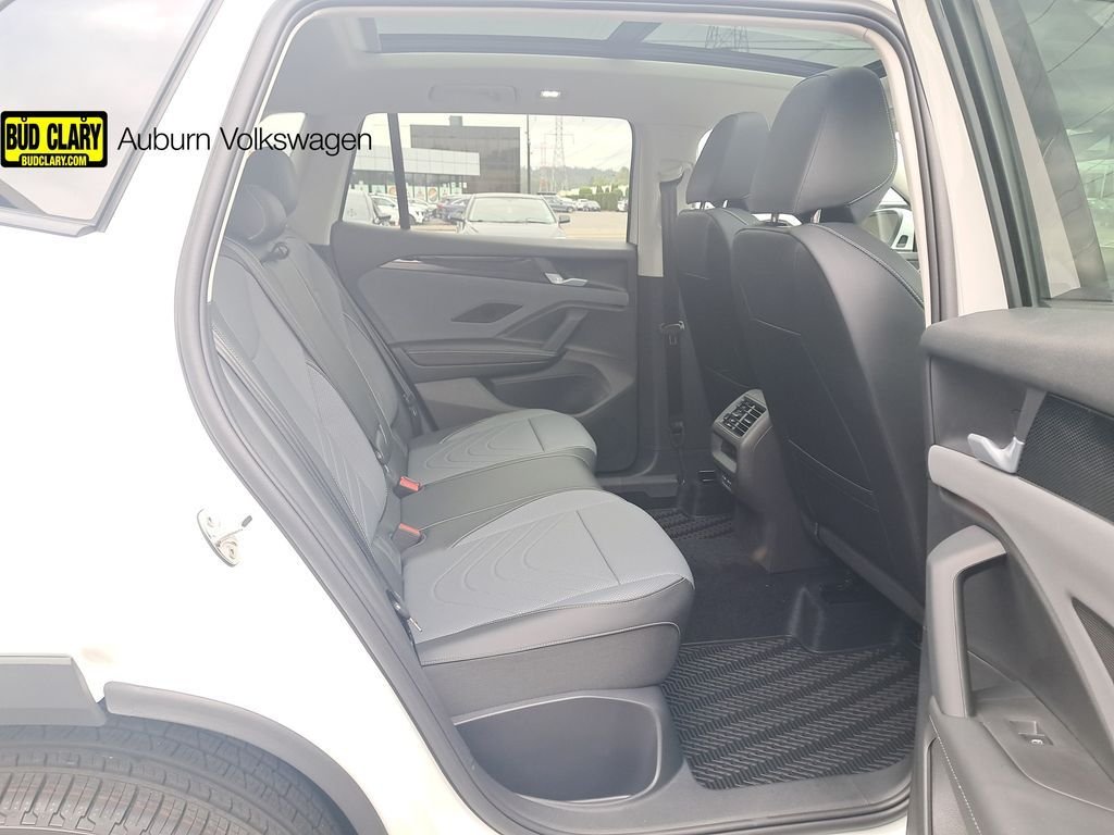 New 2026 White/off-white Volkswagen 2.0T SE image 23
