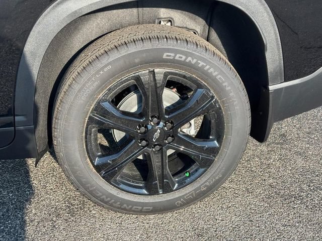 New 2027 Mosaic Black Metallic Chevrolet LT image 4