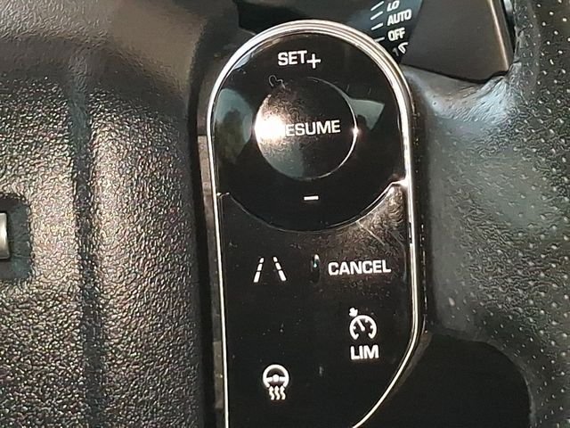 Used 2018 Black Land Rover S image 13
