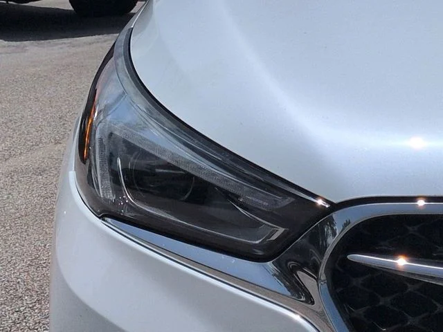 Certified Used 2020 White Frost Tricoat Buick Avenir image 10