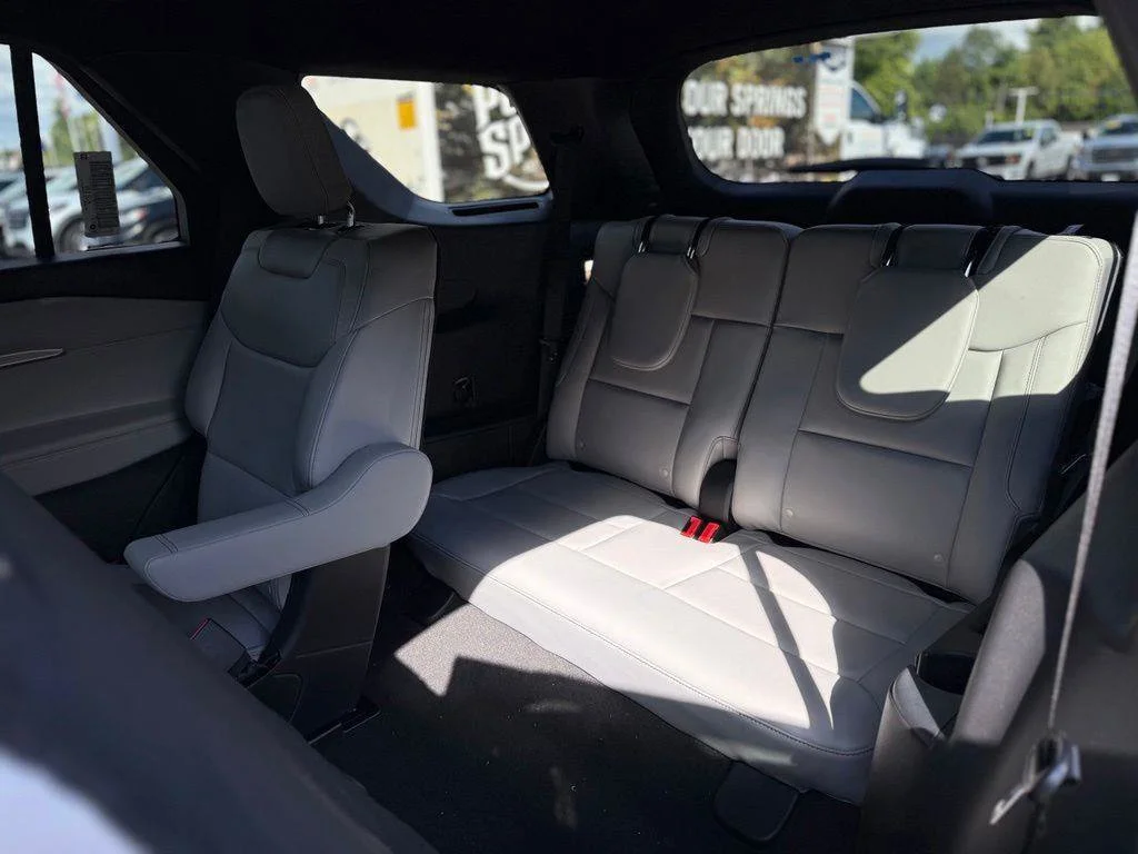 New 2027 Agate Black Metallic Ford Active image 30