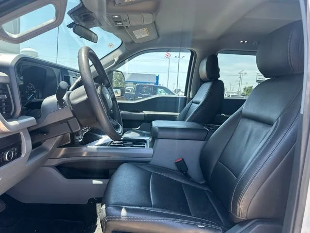 Used 2025 Oxford White Ford XLT image 12