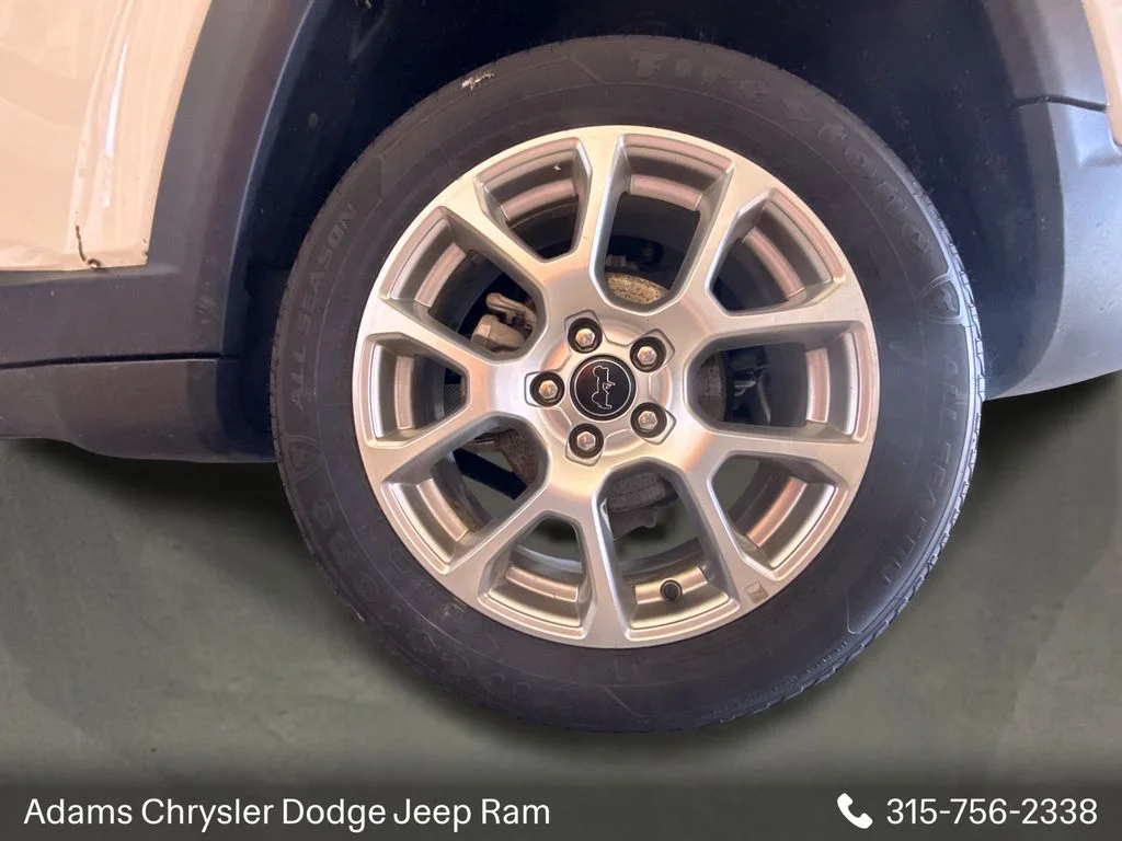 Used 2025 White Jeep Limited image 22