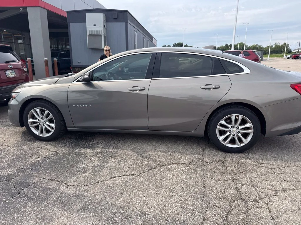 Used 2018 Pepperdust Metallic Chevrolet LT image 6