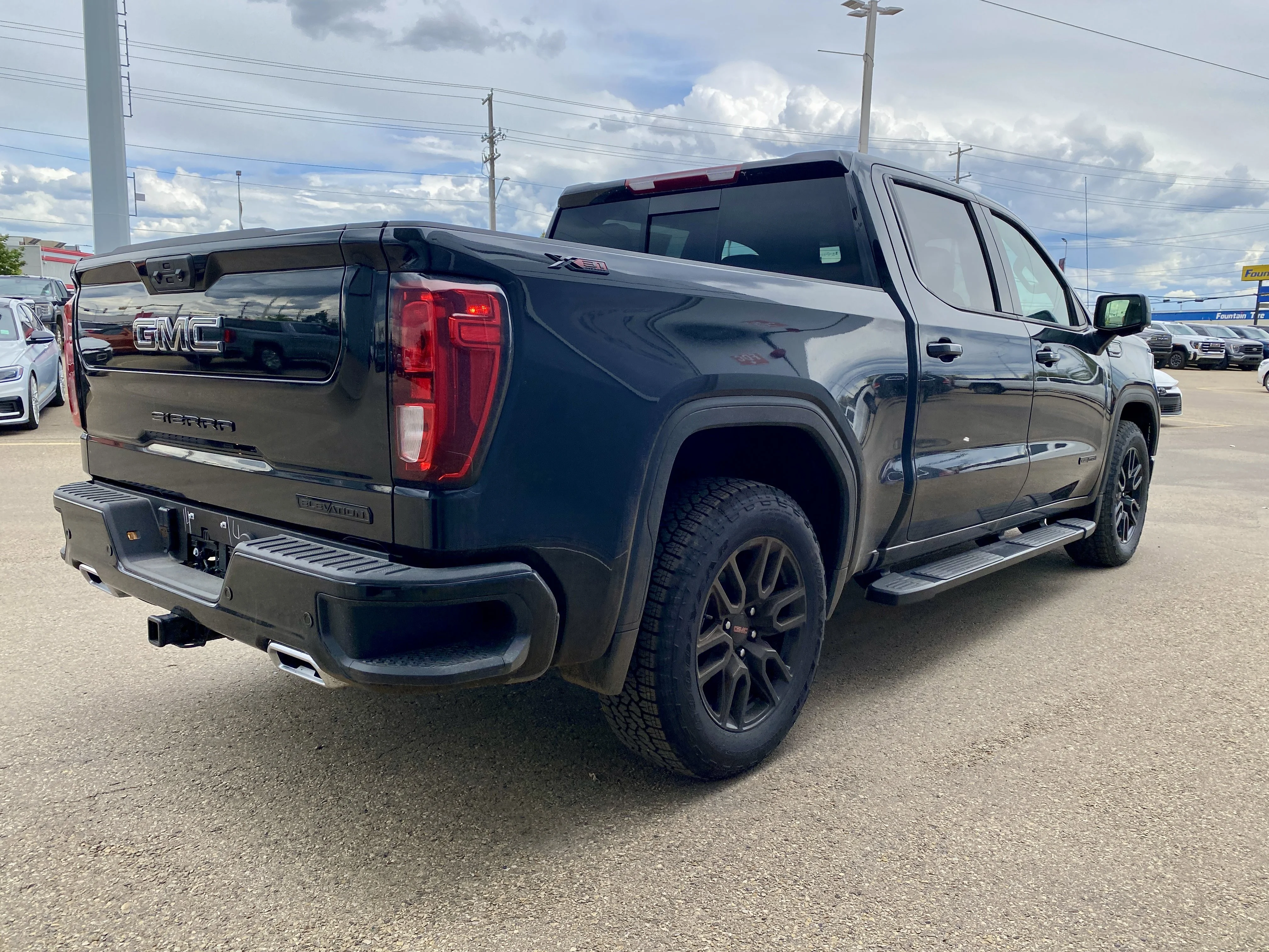 New 2026 ONYX BLACK GMC Elevation image 7