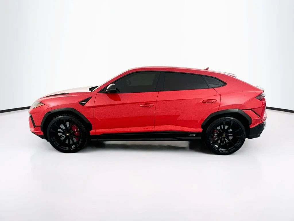 Used 2023 Red Lamborghini S image 8