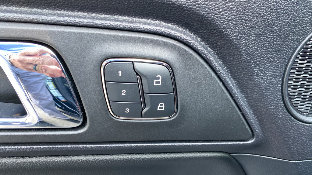 Used 2015 Black Ford GT Premium image 30
