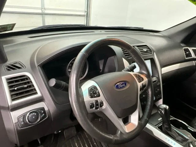 Used 2015 Silver Ford XLT image 16