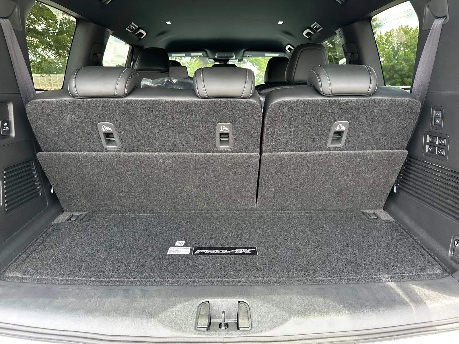 2025 Nissan Armada PRO-4X - Photo 18
