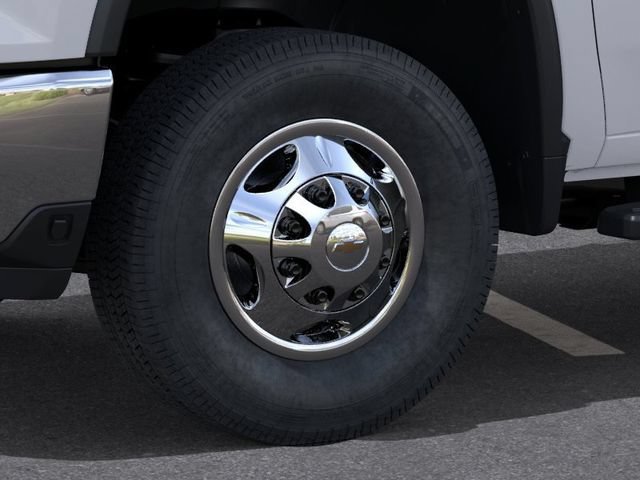 New 2026 Summit White Chevrolet LT DRW image 9