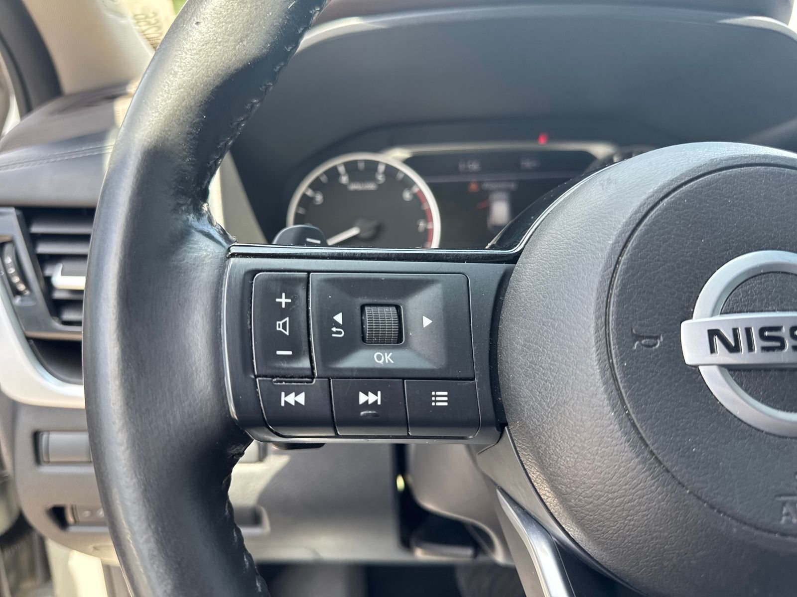 Certified Used 2021 White Nissan SL image 16