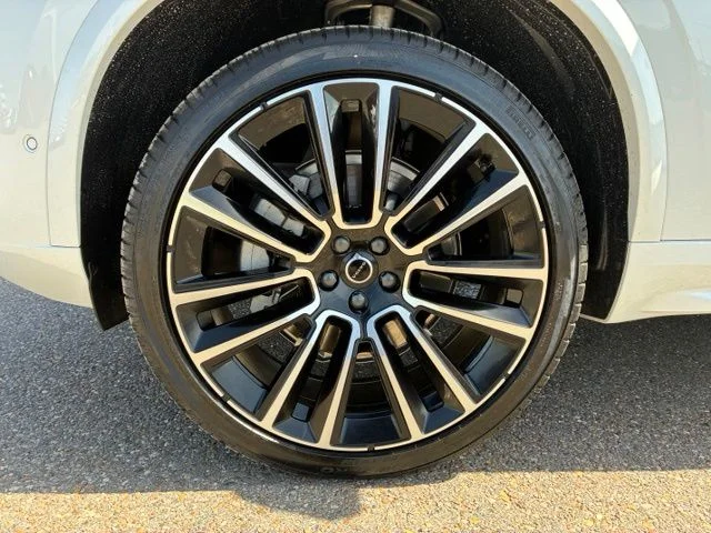 New 2026 Crystal White Volvo Plus image 29
