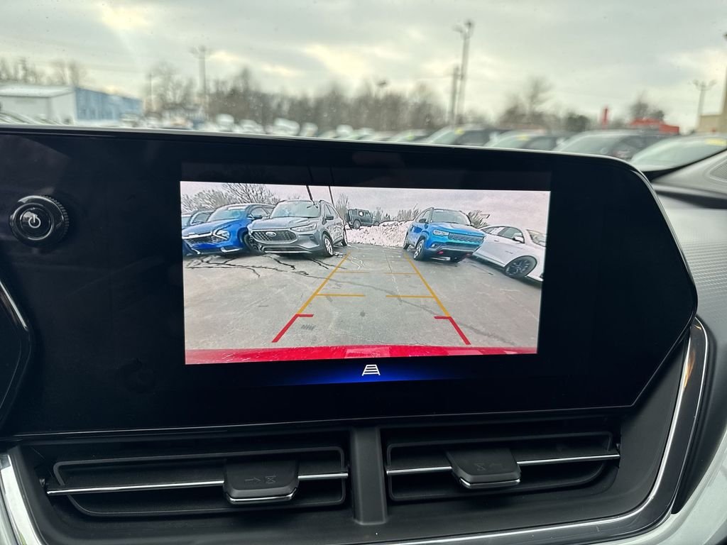 2025 Chevrolet Trax LT - Photo 17