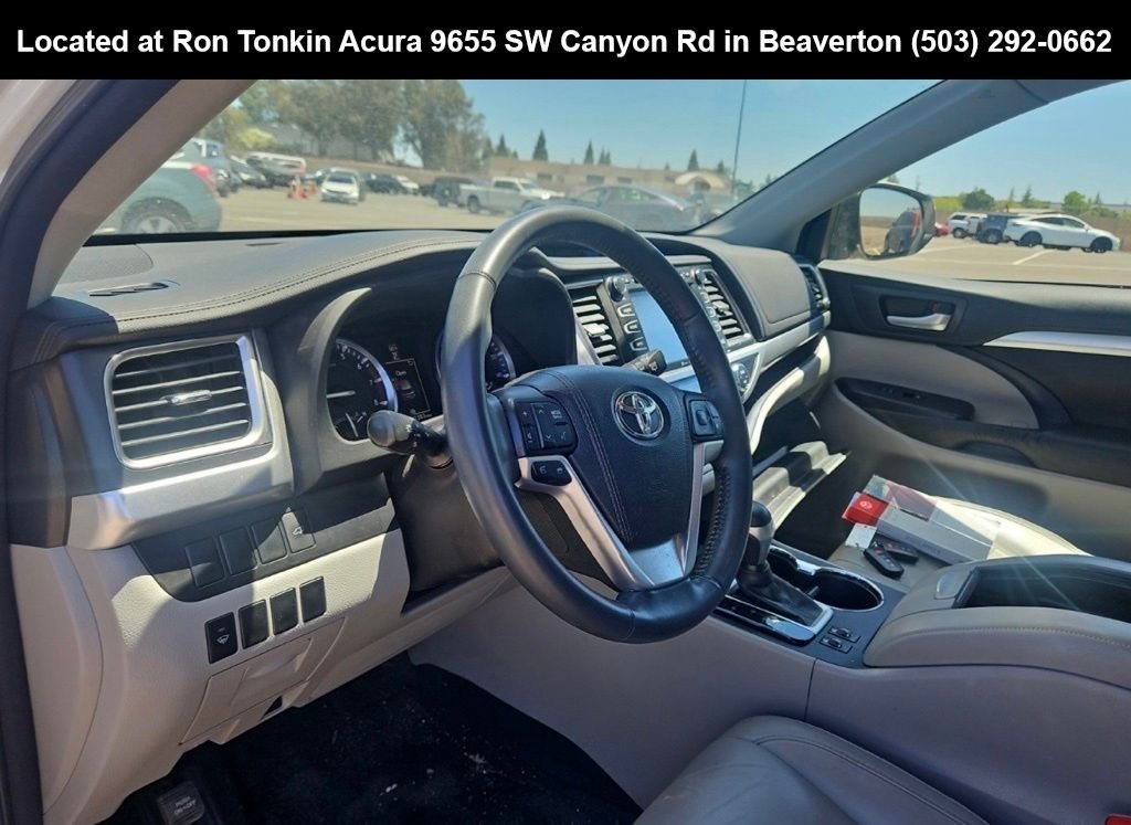 Used 2016 Blizzard Pearl Toyota XLE V6 image 7