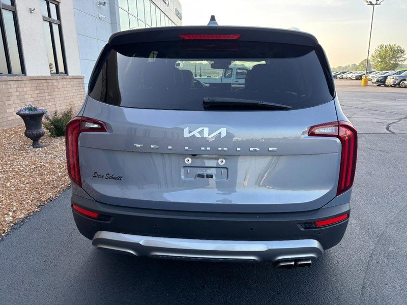 Used 2022 Everlasting Silver Kia SX FWD image 4