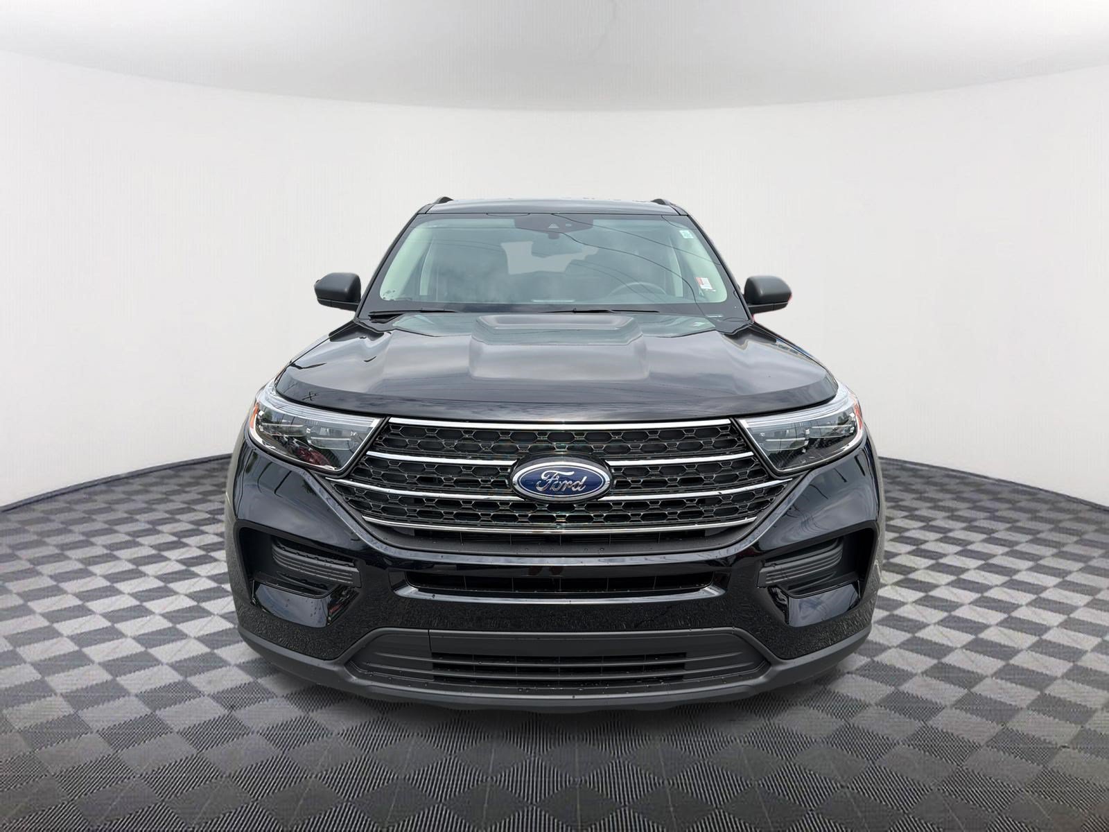 Used 2023 Agate Black Metallic Ford XLT image 2