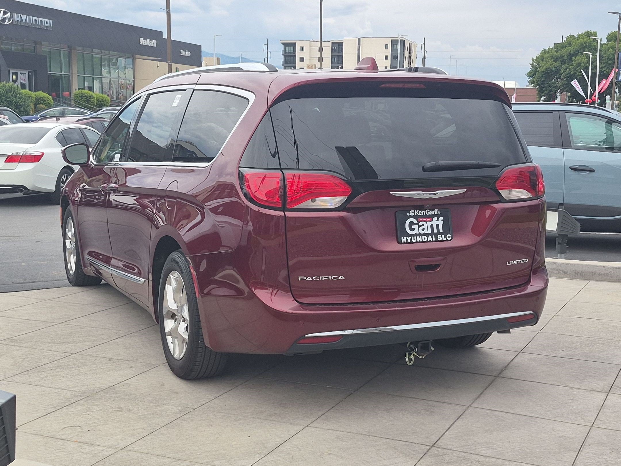 Used 2017 Velvet Red Pearlcoat Chrysler Limited image 5