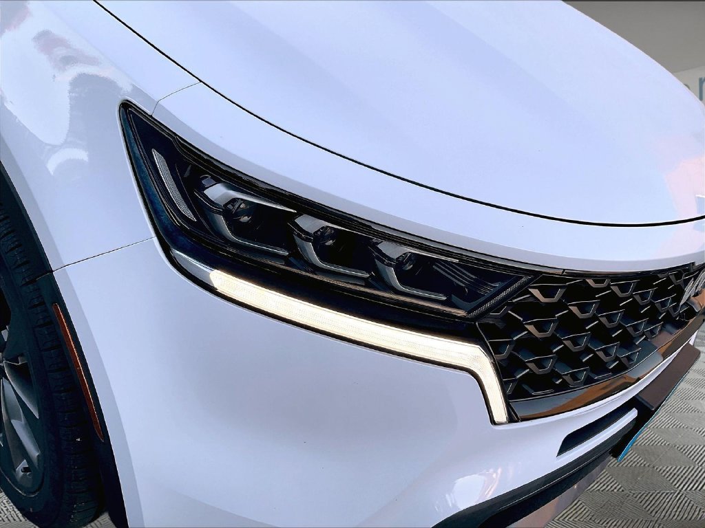 Used 2022 Glacial White Pearl Kia X-Line SX Prestige image 32