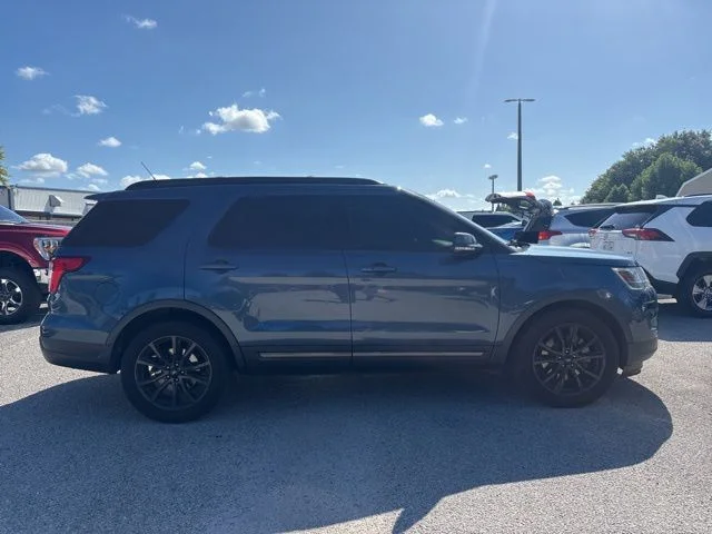 Used 2019 Blue Ford XLT image 4