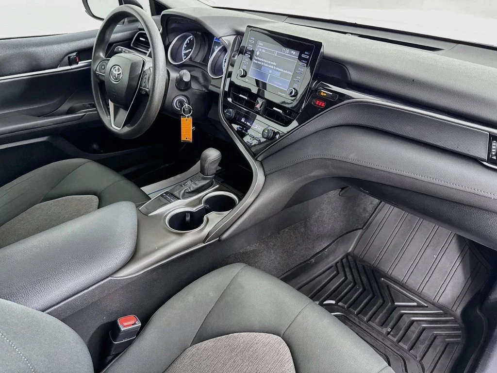 Used 2023 White Toyota LE image 32