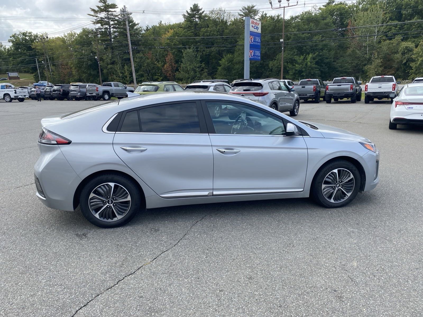 Used 2022 Stellar Silver Hyundai Limited image 5