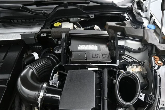 Used 2020  Land Rover First Edition image 27