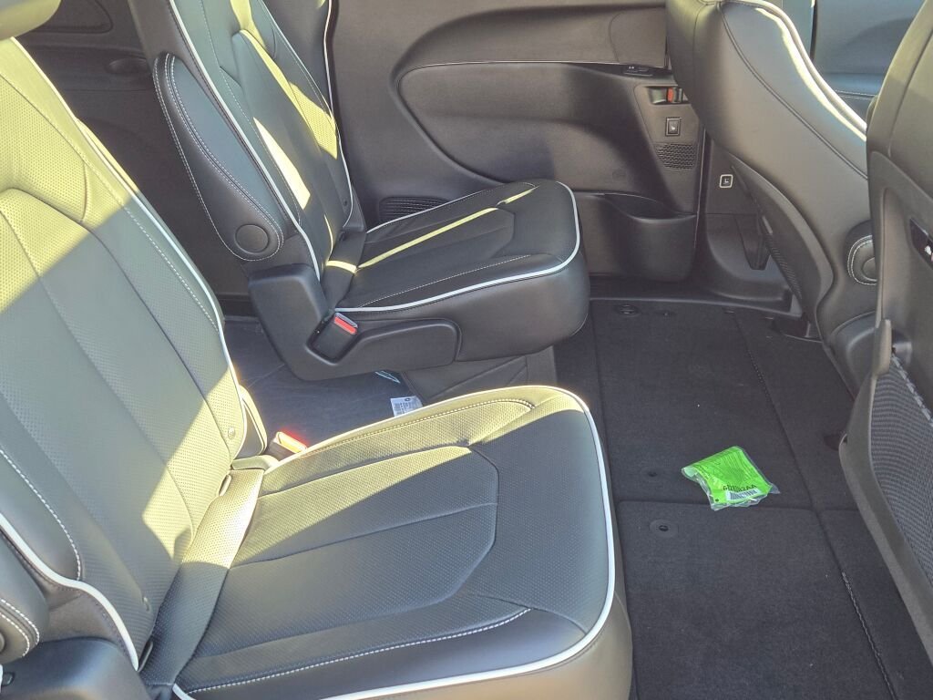 2026 Chrysler Pacifica Limited - Photo 11