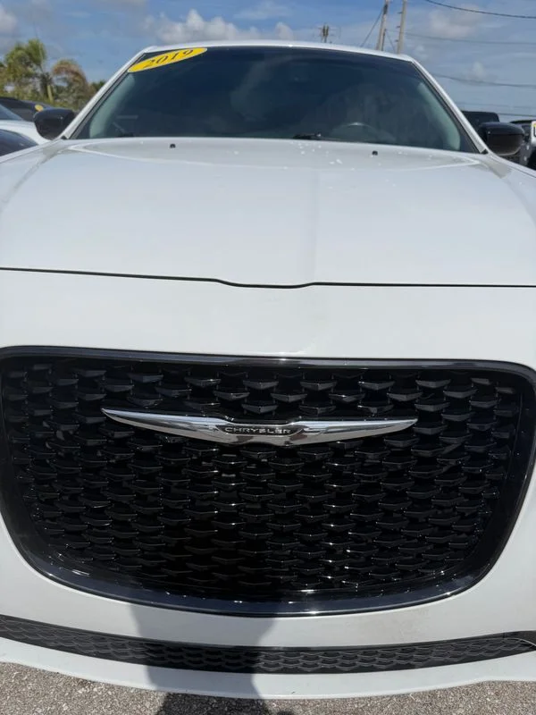 Used 2019  Chrysler Touring image 17